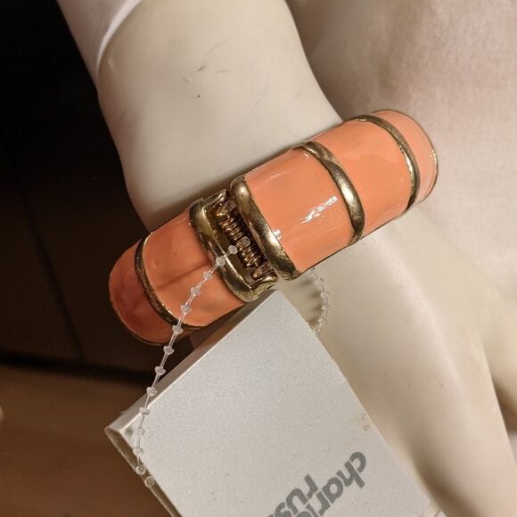 Vintage light orange bangle cuff clap bracelet - Picture 6 of 9